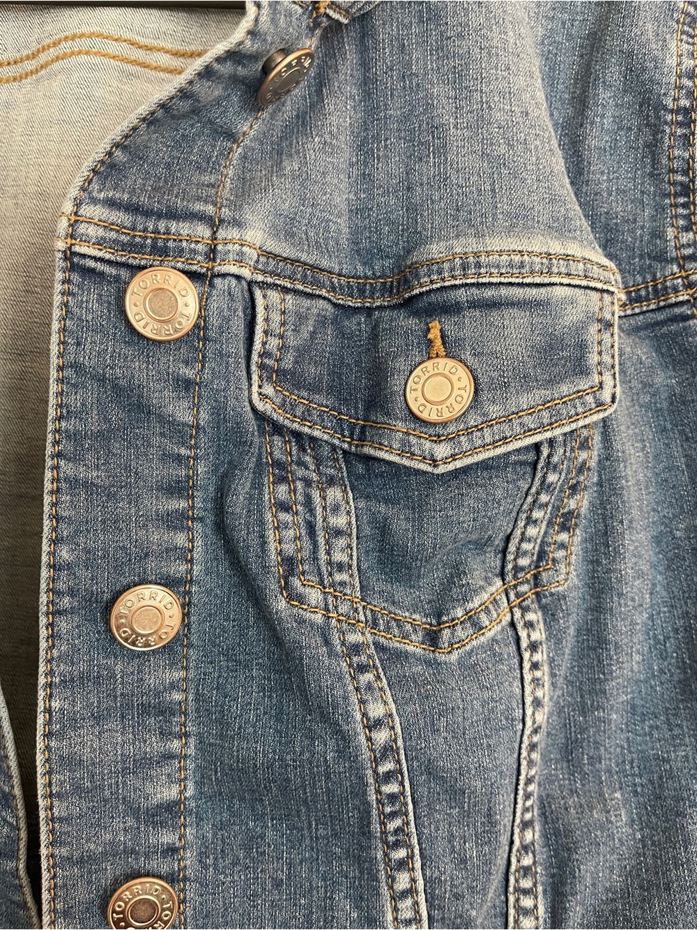 torrid Cropped Medium Wash Denim Jacket - Picture 5 of 8